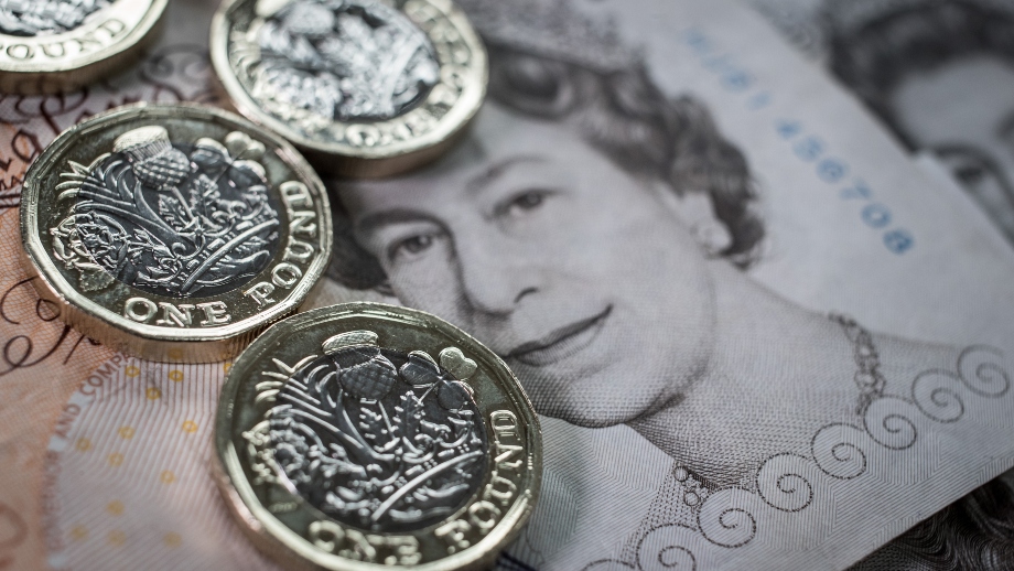 Sterlina sotto pressione
