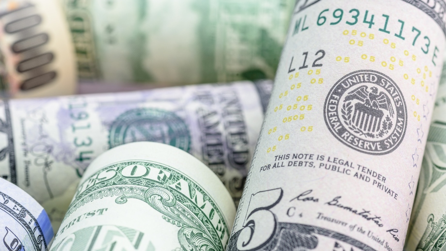 Dollaro continua a scendere