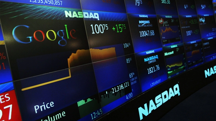 Tech sotto pressione, oro rimbalza, forex stabile