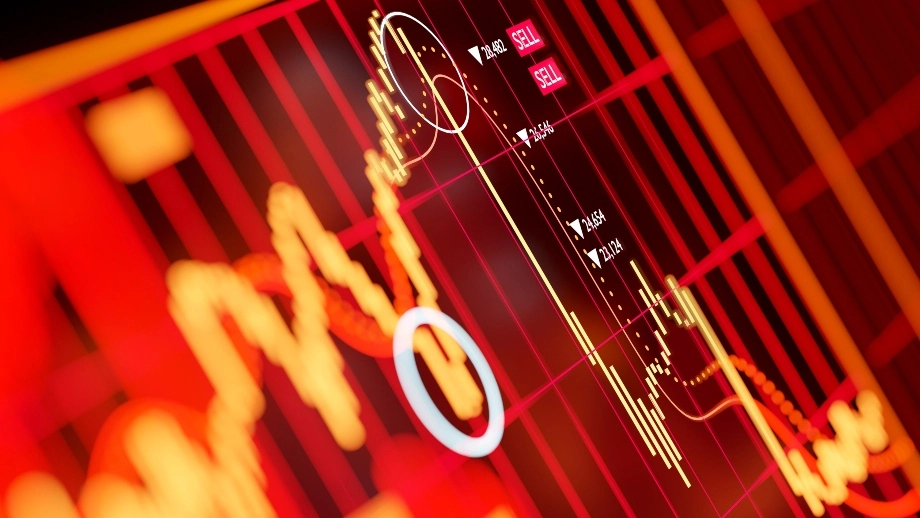 Tech in caduta, valute stabili e banche centrali ferme